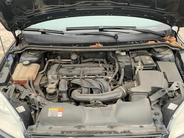 Серый Форд Фокус, объемом двигателя 0.16 л и пробегом 193 тыс. км за 5400 $, фото 6 на Automoto.ua