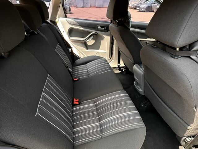 Сірий Форд Фокус, об'ємом двигуна 1.8 л та пробігом 240 тис. км за 5900 $, фото 6 на Automoto.ua