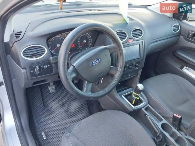 Серый Форд Фокус, объемом двигателя 1.6 л и пробегом 211 тыс. км за 3600 $, фото 10 на Automoto.ua