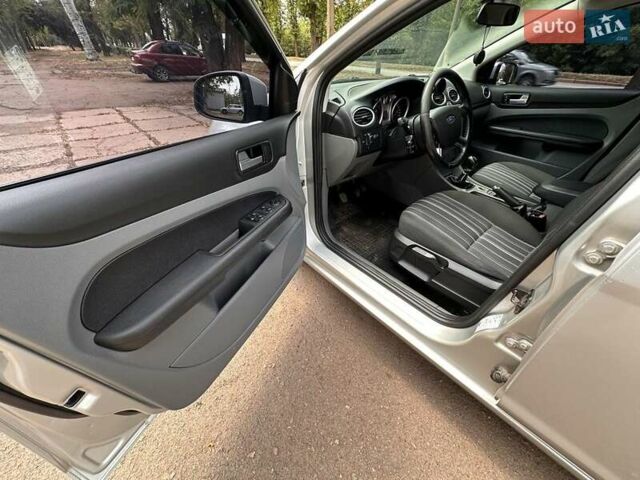 Серый Форд Фокус, объемом двигателя 1.8 л и пробегом 243 тыс. км за 5900 $, фото 27 на Automoto.ua