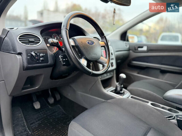 Сірий Форд Фокус, об'ємом двигуна 1.8 л та пробігом 200 тис. км за 4200 $, фото 55 на Automoto.ua