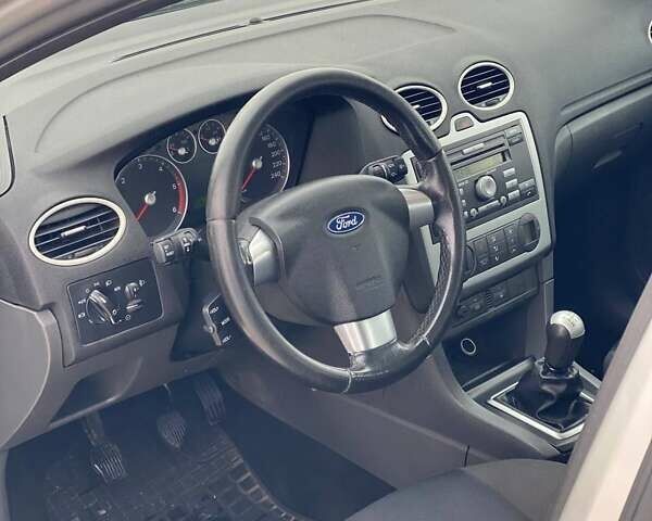 Сірий Форд Фокус, об'ємом двигуна 1.8 л та пробігом 305 тис. км за 2650 $, фото 8 на Automoto.ua