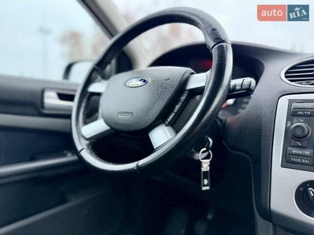 Серый Форд Фокус, объемом двигателя 1.8 л и пробегом 200 тыс. км за 4450 $, фото 42 на Automoto.ua