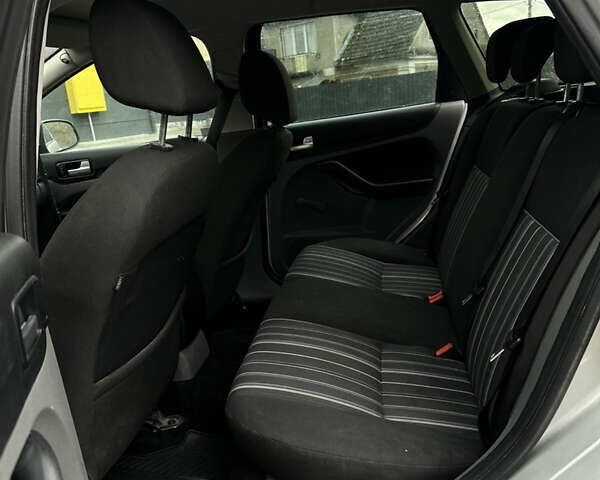 Форд Фокус 2007 в Кременце на Automoto.ua Серый Форд Фокус, объемом двигателя 1.56 л и пробегом 238 тыс. км за 4950 $, фото 14 на Automoto.ua