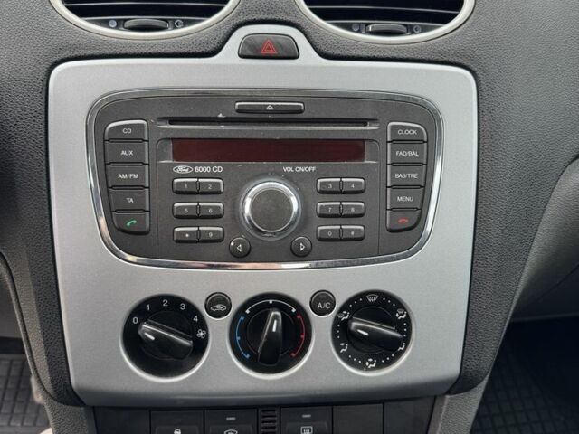 Серый Форд Фокус, объемом двигателя 1.6 л и пробегом 274 тыс. км за 4400 $, фото 11 на Automoto.ua