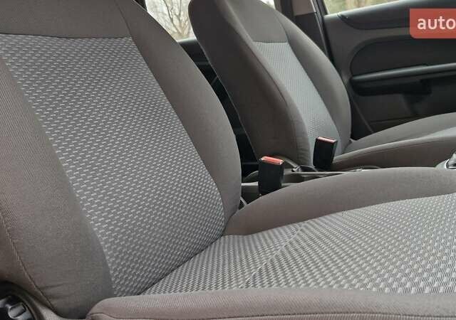 Серый Форд Фокус, объемом двигателя 1.6 л и пробегом 214 тыс. км за 5550 $, фото 61 на Automoto.ua