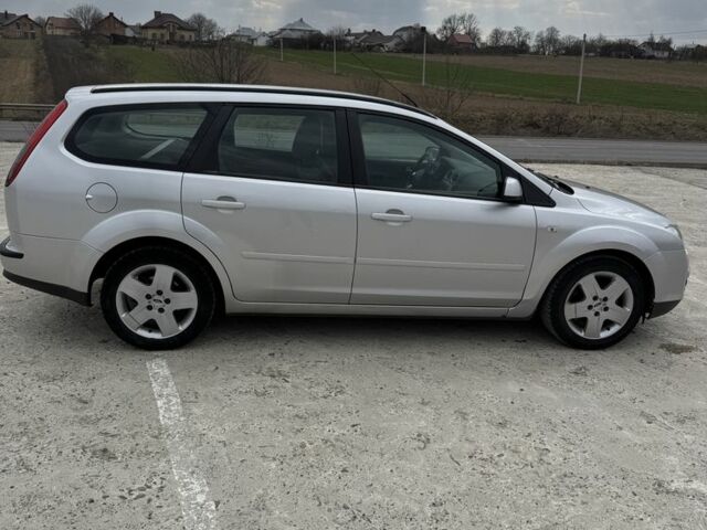 Серый Форд Фокус, объемом двигателя 1.6 л и пробегом 274 тыс. км за 4400 $, фото 5 на Automoto.ua