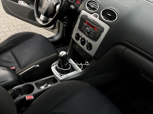 Серый Форд Фокус, объемом двигателя 1.6 л и пробегом 318 тыс. км за 4200 $, фото 9 на Automoto.ua