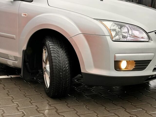 Серый Форд Фокус, объемом двигателя 1.6 л и пробегом 236 тыс. км за 5500 $, фото 4 на Automoto.ua