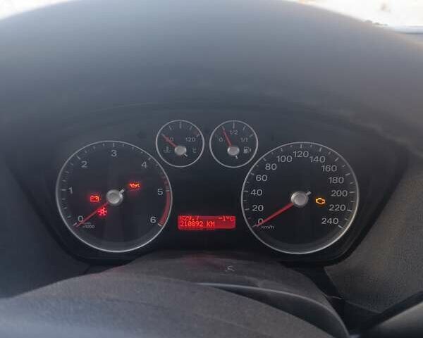 Сірий Форд Фокус, об'ємом двигуна 1.6 л та пробігом 210 тис. км за 5000 $, фото 6 на Automoto.ua