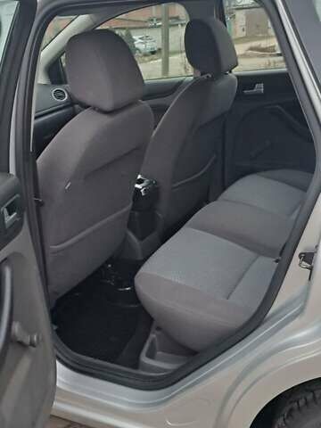 Сірий Форд Фокус, об'ємом двигуна 1.6 л та пробігом 219 тис. км за 4700 $, фото 12 на Automoto.ua