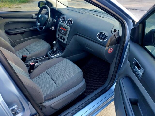 Сірий Форд Фокус, об'ємом двигуна 1.6 л та пробігом 190 тис. км за 4800 $, фото 5 на Automoto.ua