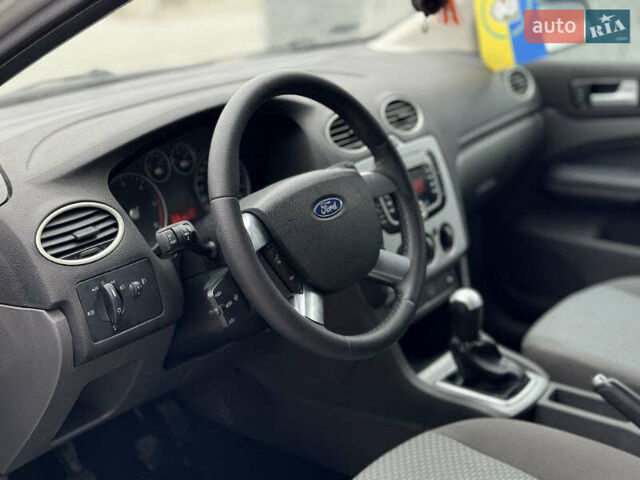 Серый Форд Фокус, объемом двигателя 1.6 л и пробегом 249 тыс. км за 3599 $, фото 10 на Automoto.ua