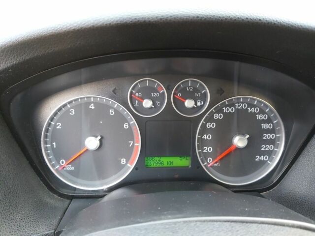 Сірий Форд Фокус, об'ємом двигуна 1.6 л та пробігом 238 тис. км за 5500 $, фото 4 на Automoto.ua