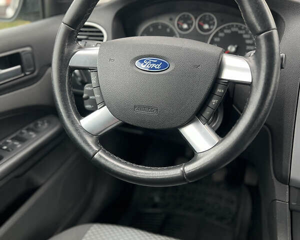 Сірий Форд Фокус, об'ємом двигуна 1.6 л та пробігом 255 тис. км за 4750 $, фото 13 на Automoto.ua