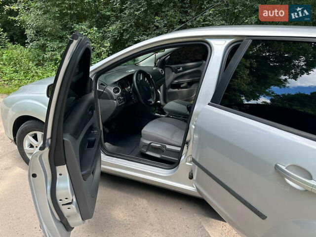 Серый Форд Фокус, объемом двигателя 1.39 л и пробегом 265 тыс. км за 4300 $, фото 7 на Automoto.ua