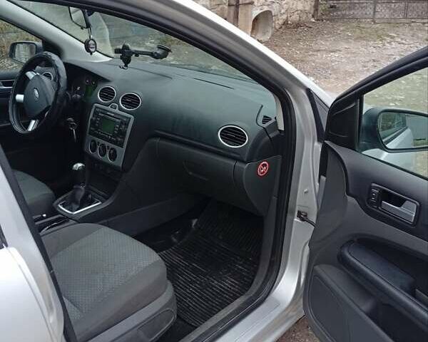 Серый Форд Фокус, объемом двигателя 1.56 л и пробегом 270 тыс. км за 3600 $, фото 7 на Automoto.ua