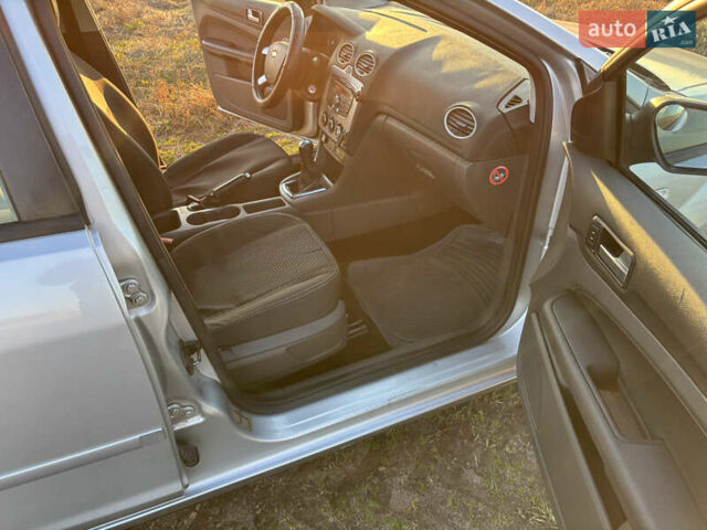 Серый Форд Фокус, объемом двигателя 1.6 л и пробегом 202 тыс. км за 4999 $, фото 10 на Automoto.ua