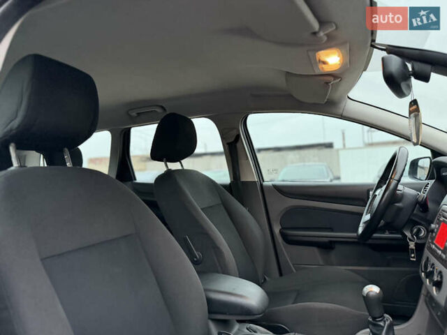 Серый Форд Фокус, объемом двигателя 1.8 л и пробегом 200 тыс. км за 4450 $, фото 67 на Automoto.ua