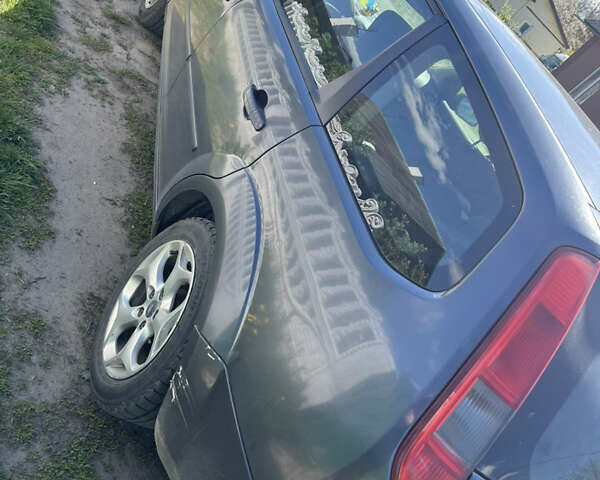 Серый Форд Фокус, объемом двигателя 1.6 л и пробегом 370 тыс. км за 4250 $, фото 3 на Automoto.ua