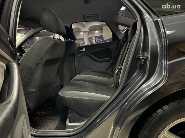 Серый Форд Фокус, объемом двигателя 0 л и пробегом 158 тыс. км за 5700 $, фото 3 на Automoto.ua