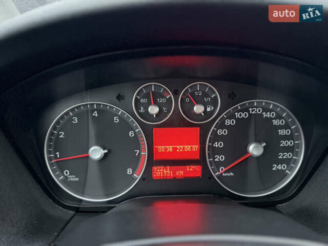 Сірий Форд Фокус, об'ємом двигуна 1.8 л та пробігом 200 тис. км за 4200 $, фото 54 на Automoto.ua