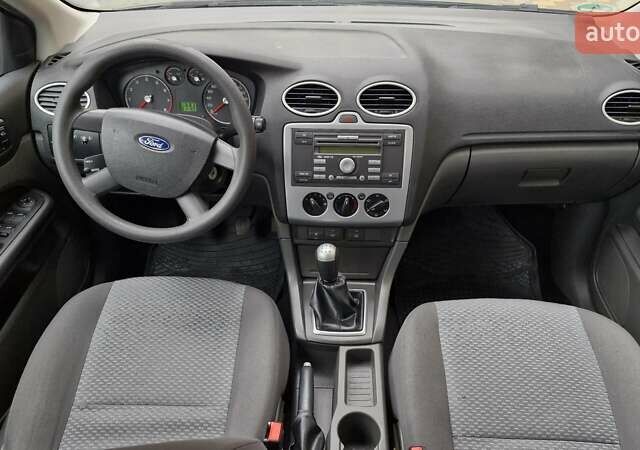 Серый Форд Фокус, объемом двигателя 1.6 л и пробегом 214 тыс. км за 5550 $, фото 65 на Automoto.ua