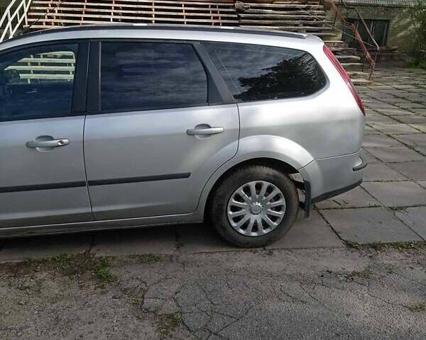 Серый Форд Фокус, объемом двигателя 1.6 л и пробегом 242 тыс. км за 3500 $, фото 2 на Automoto.ua