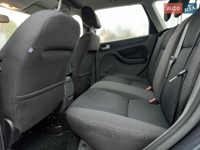Сірий Форд Фокус, об'ємом двигуна 1.8 л та пробігом 200 тис. км за 4200 $, фото 72 на Automoto.ua
