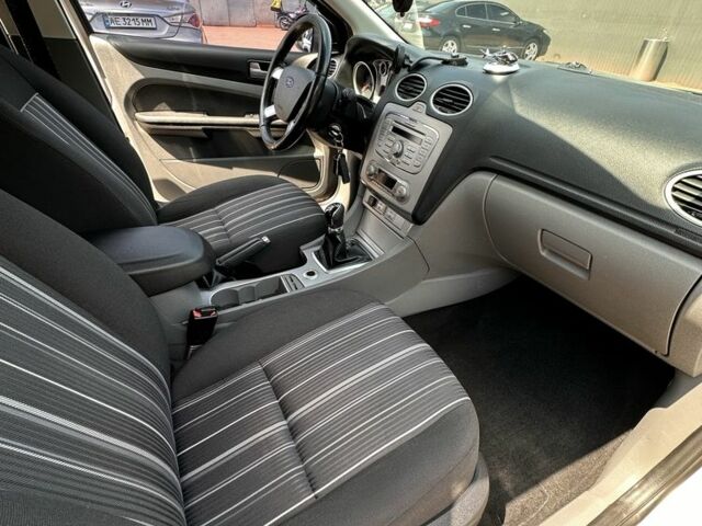 Сірий Форд Фокус, об'ємом двигуна 1.8 л та пробігом 240 тис. км за 5900 $, фото 3 на Automoto.ua