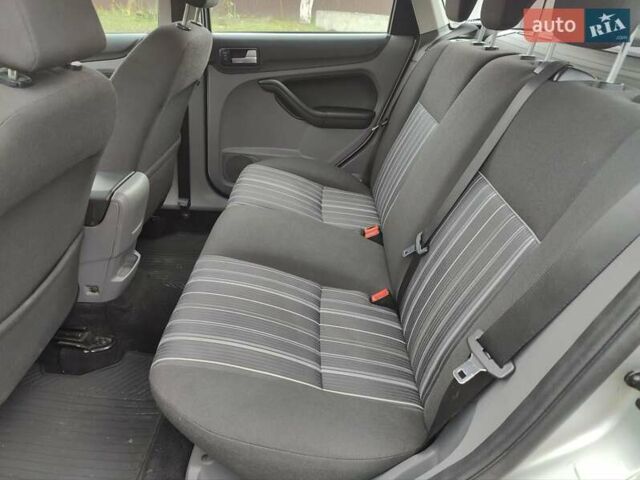 Серый Форд Фокус, объемом двигателя 1.8 л и пробегом 177 тыс. км за 5450 $, фото 16 на Automoto.ua