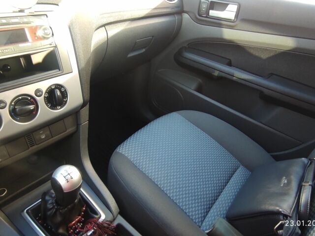 Форд Фокус 2007 в Луцке на Automoto.ua Серый Форд Фокус, объемом двигателя 1.6 л и пробегом 220 тыс. км за 5500 $, фото 2 на Automoto.ua