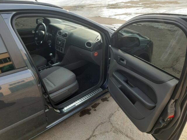 Серый Форд Фокус, объемом двигателя 0 л и пробегом 270 тыс. км за 5100 $, фото 2 на Automoto.ua