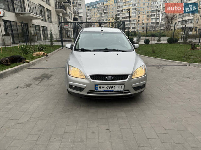 Серый Форд Фокус, объемом двигателя 1.6 л и пробегом 270 тыс. км за 3500 $, фото 1 на Automoto.ua