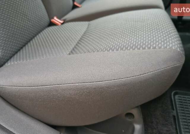 Серый Форд Фокус, объемом двигателя 1.6 л и пробегом 214 тыс. км за 5550 $, фото 53 на Automoto.ua