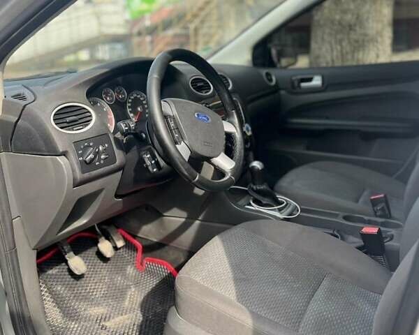 Серый Форд Фокус, объемом двигателя 1.6 л и пробегом 220 тыс. км за 3500 $, фото 4 на Automoto.ua