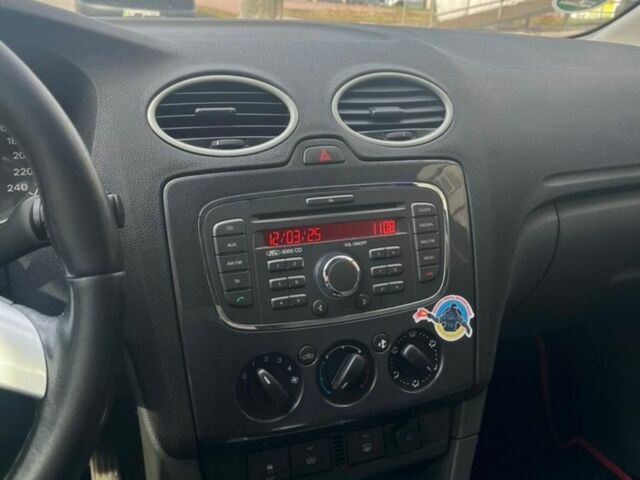 Серый Форд Фокус, объемом двигателя 1.6 л и пробегом 220 тыс. км за 4500 $, фото 12 на Automoto.ua