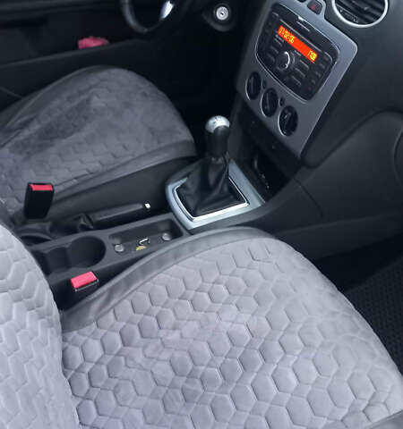 Серый Форд Фокус, объемом двигателя 1.6 л и пробегом 260 тыс. км за 5200 $, фото 1 на Automoto.ua