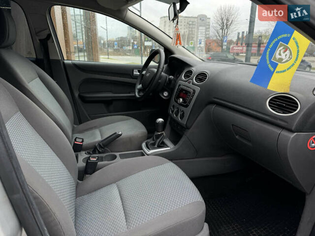 Серый Форд Фокус, объемом двигателя 1.6 л и пробегом 249 тыс. км за 3599 $, фото 8 на Automoto.ua