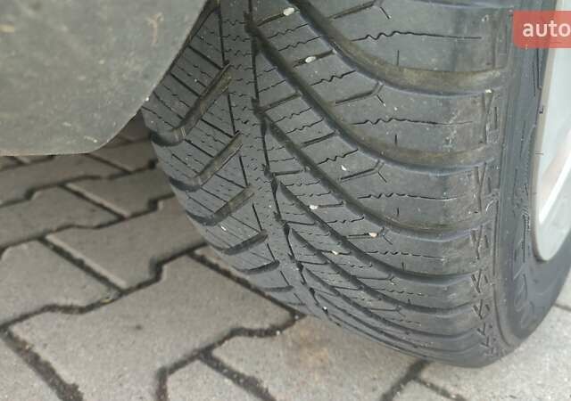 Серый Форд Фокус, объемом двигателя 1.6 л и пробегом 249 тыс. км за 5400 $, фото 12 на Automoto.ua