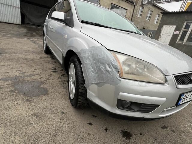 Серый Форд Фокус, объемом двигателя 1.6 л и пробегом 257 тыс. км за 4200 $, фото 2 на Automoto.ua