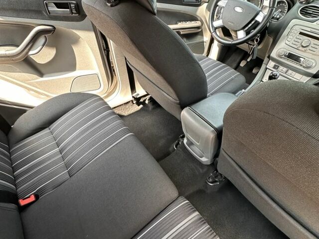 Сірий Форд Фокус, об'ємом двигуна 1.8 л та пробігом 240 тис. км за 5900 $, фото 5 на Automoto.ua