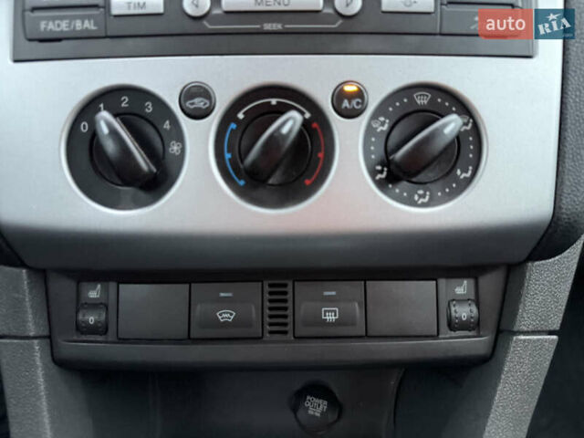 Сірий Форд Фокус, об'ємом двигуна 1.8 л та пробігом 200 тис. км за 4200 $, фото 48 на Automoto.ua