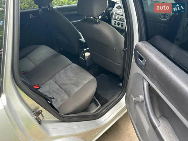 Серый Форд Фокус, объемом двигателя 1.39 л и пробегом 265 тыс. км за 4300 $, фото 21 на Automoto.ua