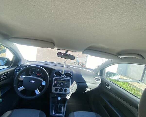 Серый Форд Фокус, объемом двигателя 1.6 л и пробегом 338 тыс. км за 4200 $, фото 4 на Automoto.ua