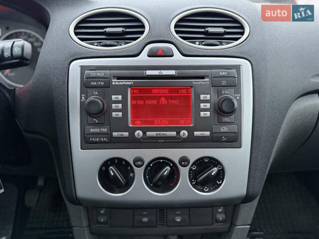 Серый Форд Фокус, объемом двигателя 1.8 л и пробегом 200 тыс. км за 4450 $, фото 53 на Automoto.ua