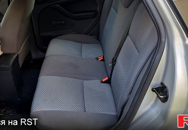 Серый Форд Фокус, объемом двигателя 16 л и пробегом 223 тыс. км за 4510 $, фото 2 на Automoto.ua