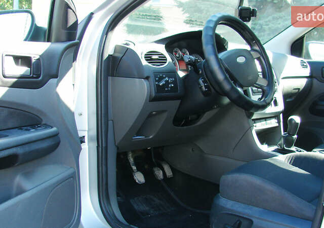 Сірий Форд Фокус, об'ємом двигуна 1.8 л та пробігом 224 тис. км за 6300 $, фото 9 на Automoto.ua