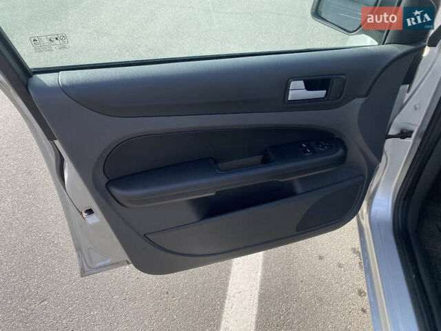 Серый Форд Фокус, объемом двигателя 1.6 л и пробегом 224 тыс. км за 4950 $, фото 14 на Automoto.ua
