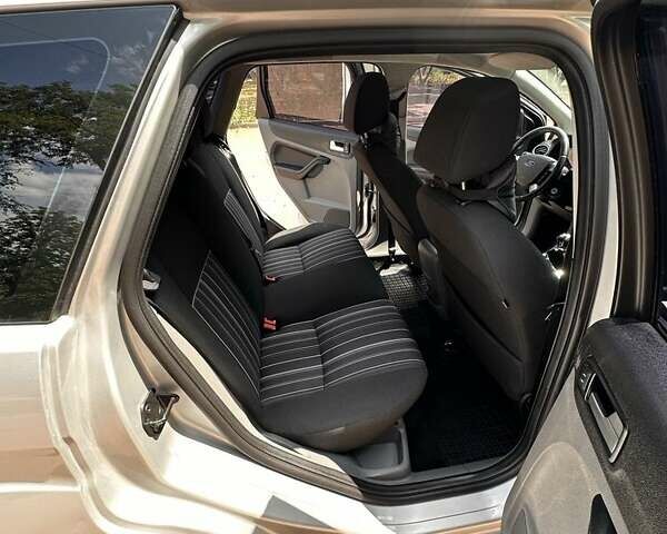 Серый Форд Фокус, объемом двигателя 1.8 л и пробегом 243 тыс. км за 5900 $, фото 31 на Automoto.ua